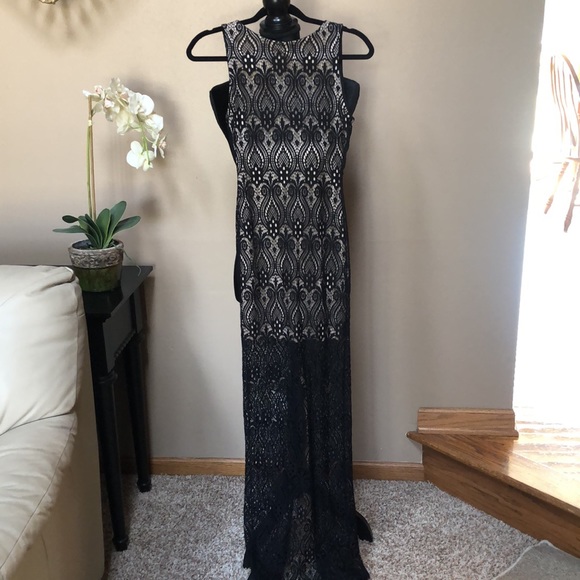 Very Sexy Windsor Dress - Picture 3 of 9